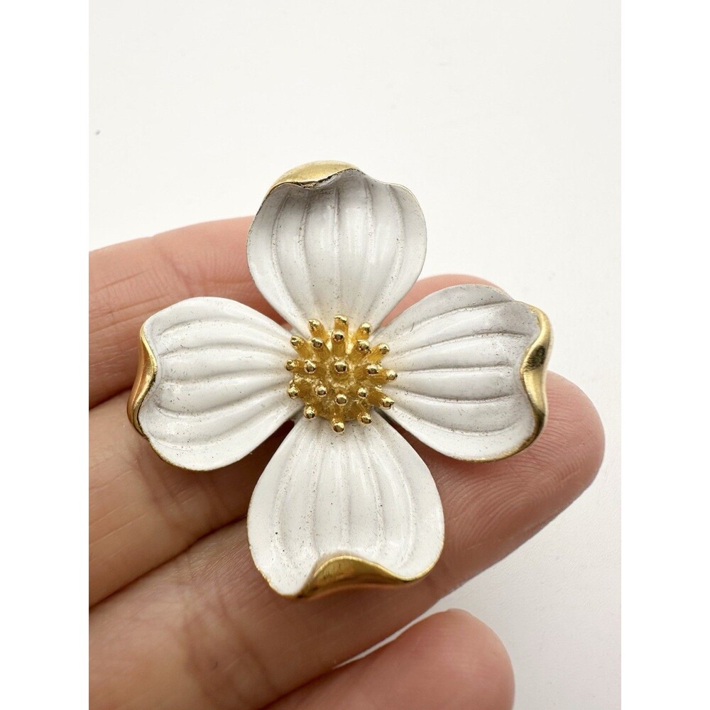 Vintage Trifari Crown White Enamel Dogwood Flower Gold Tone Brooch Pin